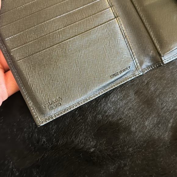 PRADA Saffiano Trifold Wallet - Picture 4 of 7